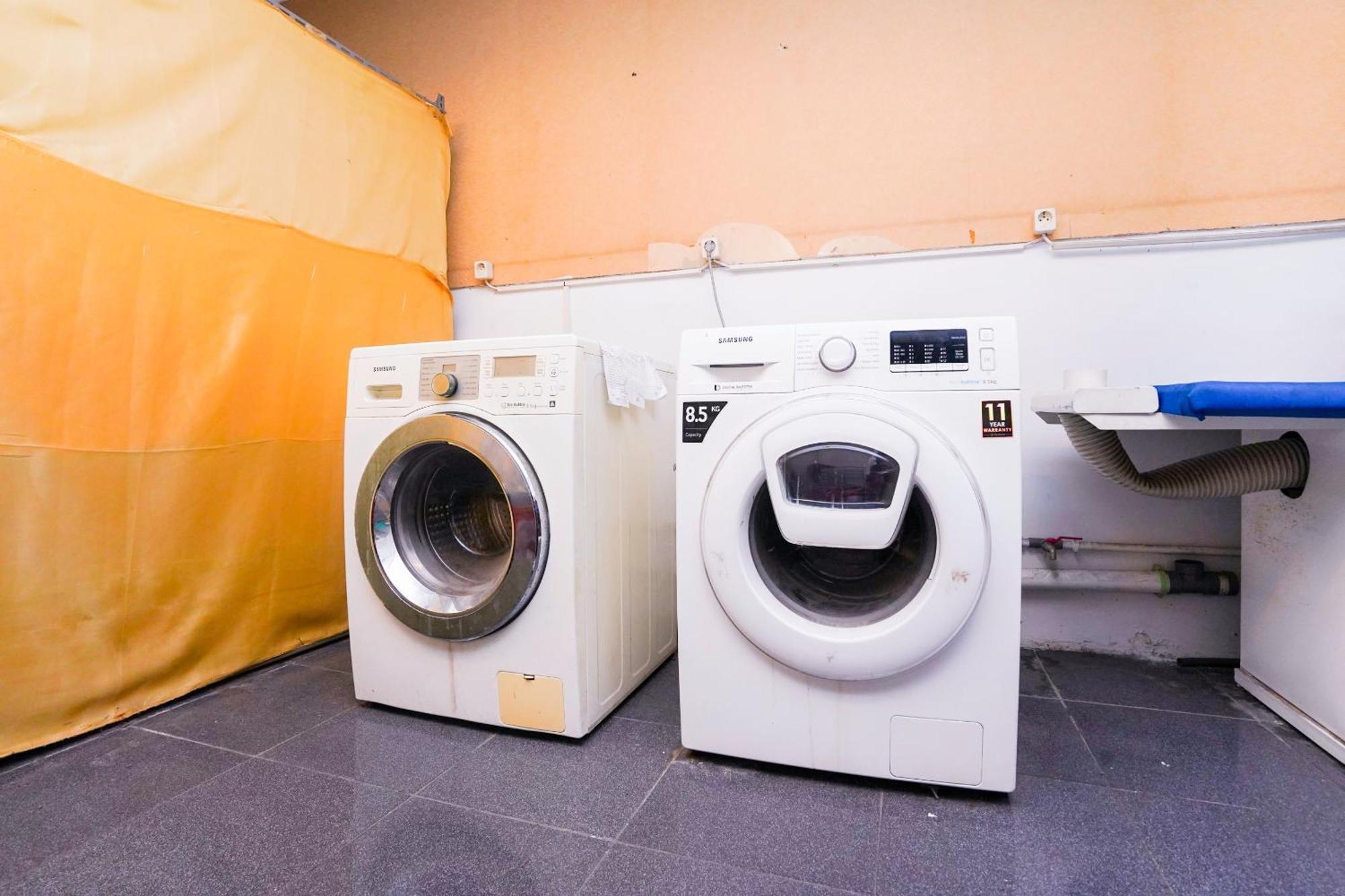 Готель Oyo Life 2309 Kost Si Mbok Vivi Сурабая Екстер'єр фото